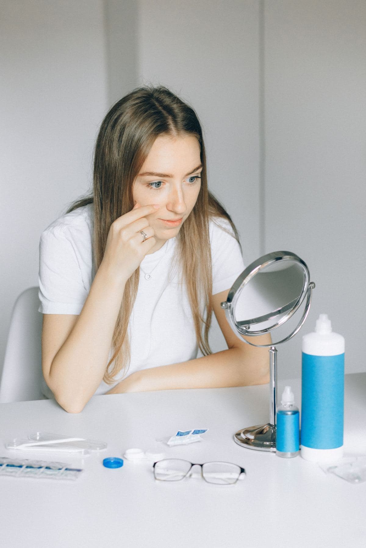 Lentes con tratamiento Lentes de contacto vs. armazón: pros y contras de cada uno en Óptica Vital