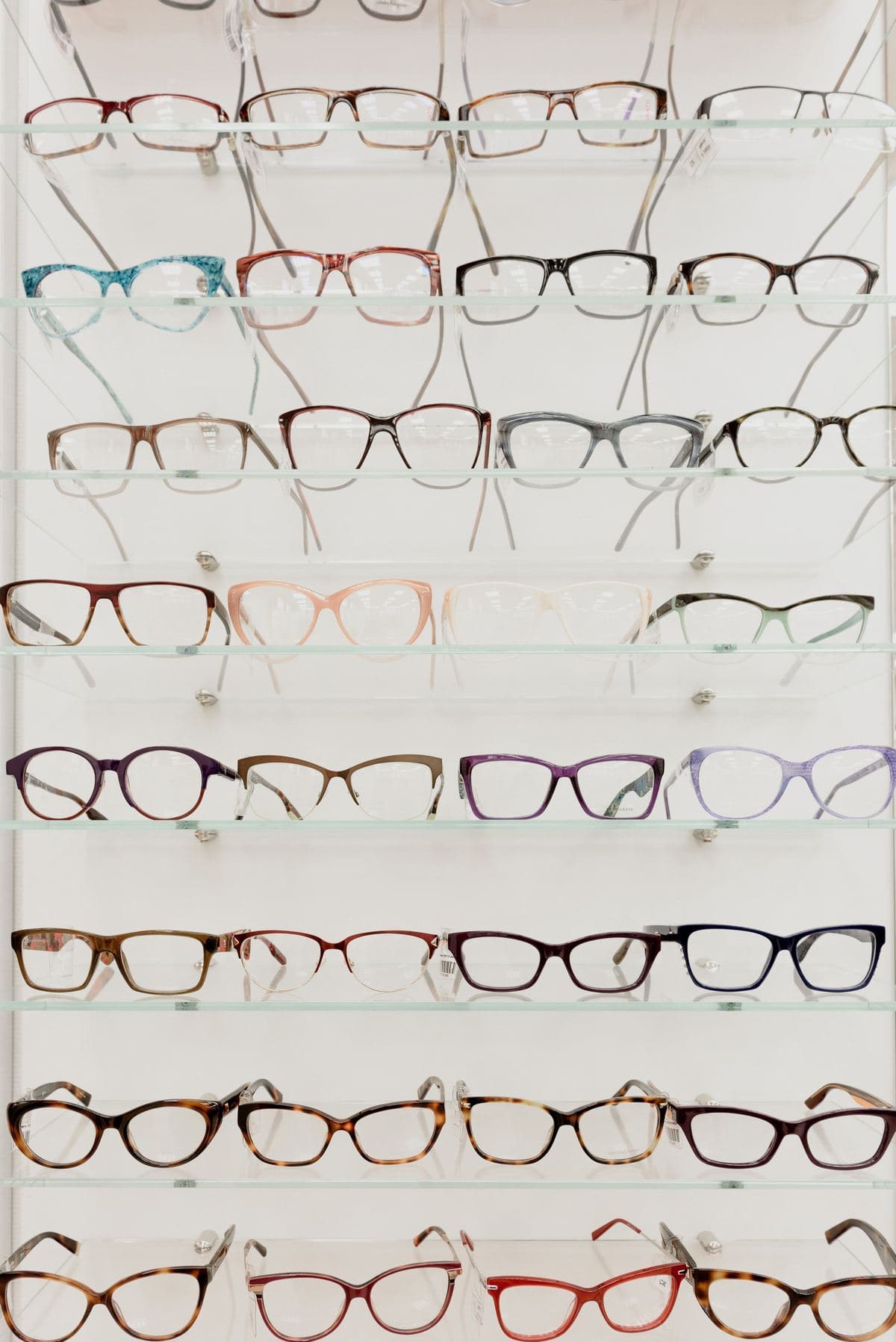 Lentes con tratamiento Materiales de armazón: acetato, metal y titanio explicados en Óptica Vital